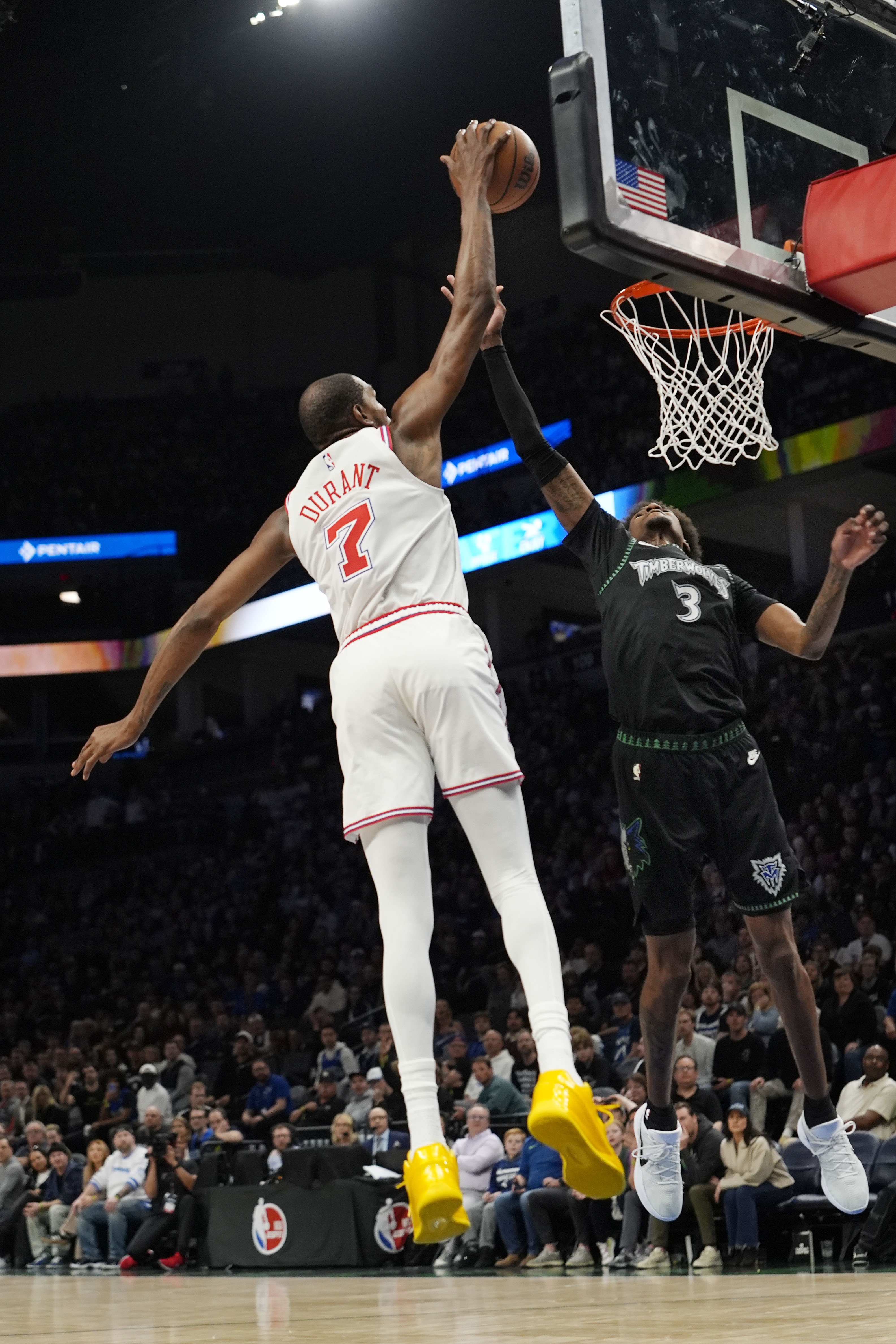 杜蘭特末節(jié)加時(shí)復(fù)蘇難救主 關(guān)鍵罰球失手火箭加時(shí)憾負(fù)森林狼