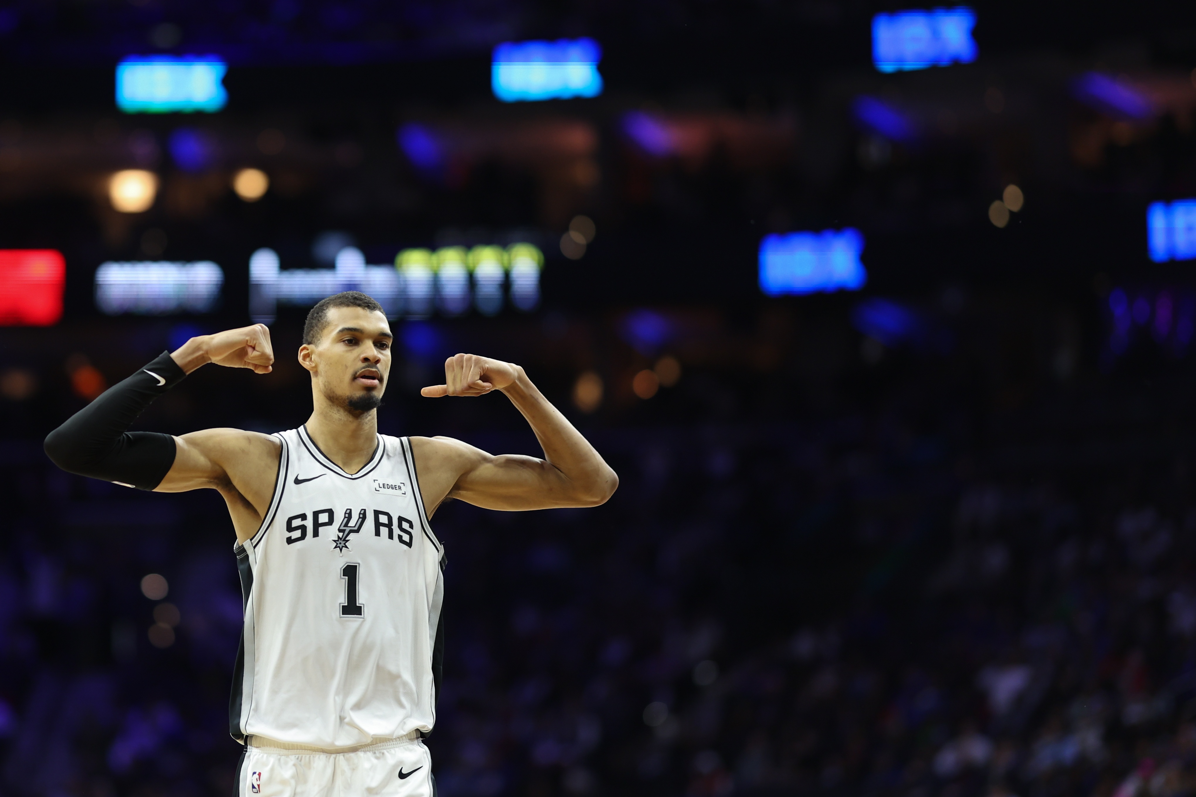 文班亞馬前場籃板6比3完爆灰熊全隊(duì) 馬刺大勝25分