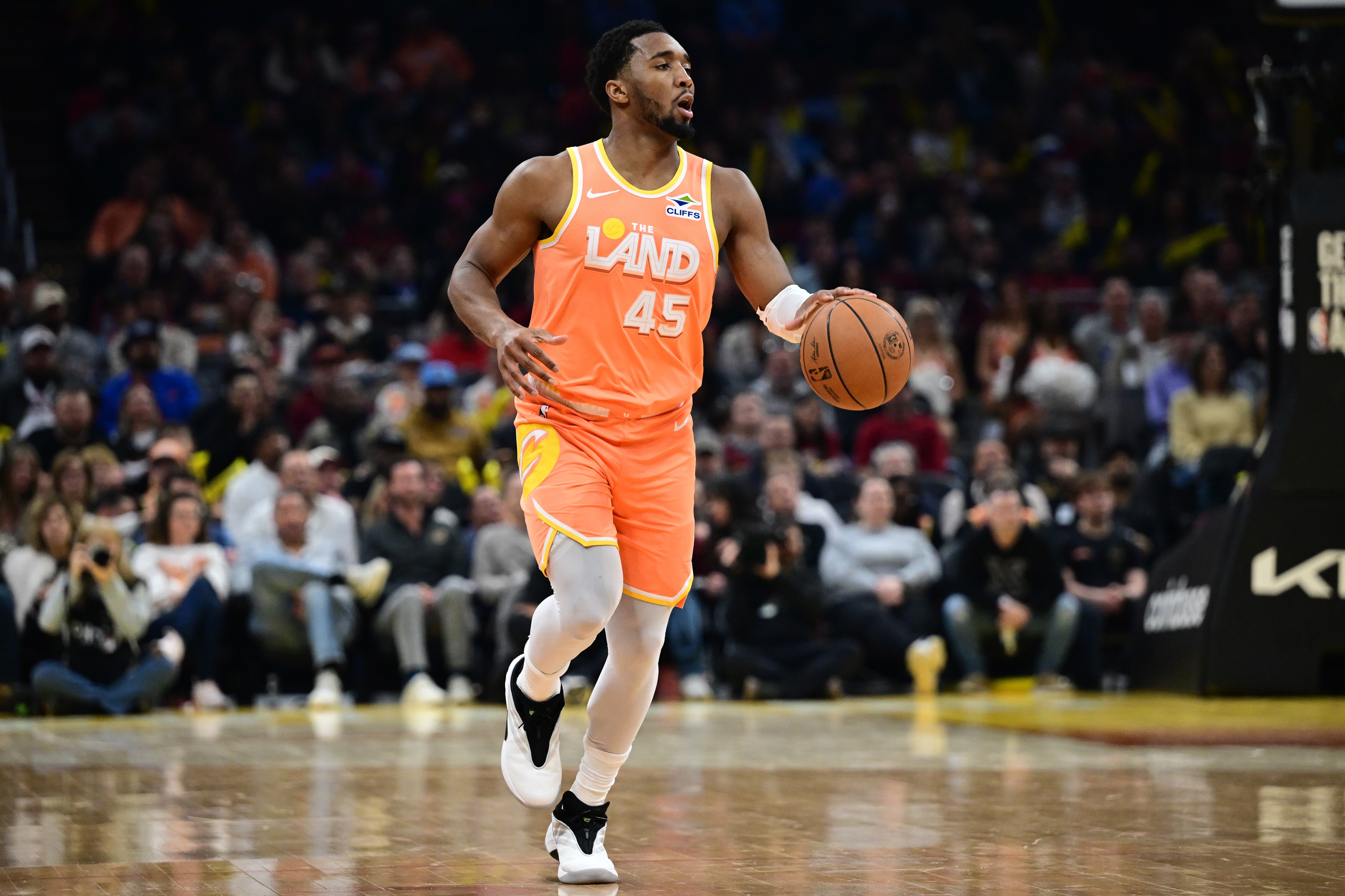 米切爾零罰球賽后暗諷判罰尺度 騎士負熱火暴露季后賽隱憂