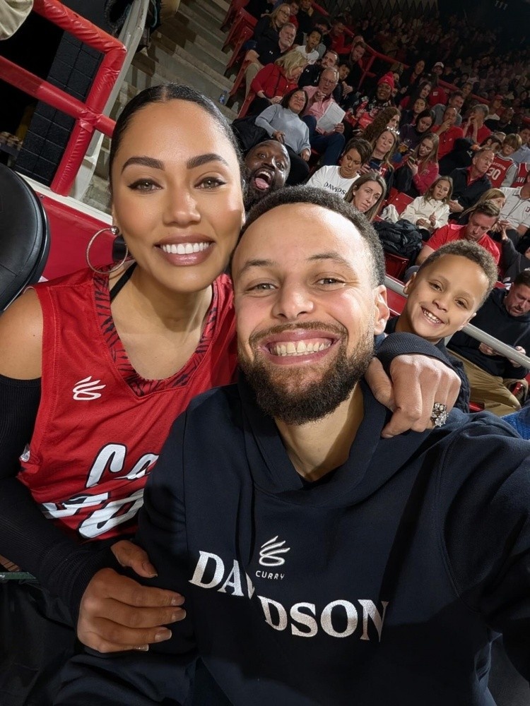 阿耶莎澄清理想型誤解 庫里自曝被妻子主動(dòng)追求