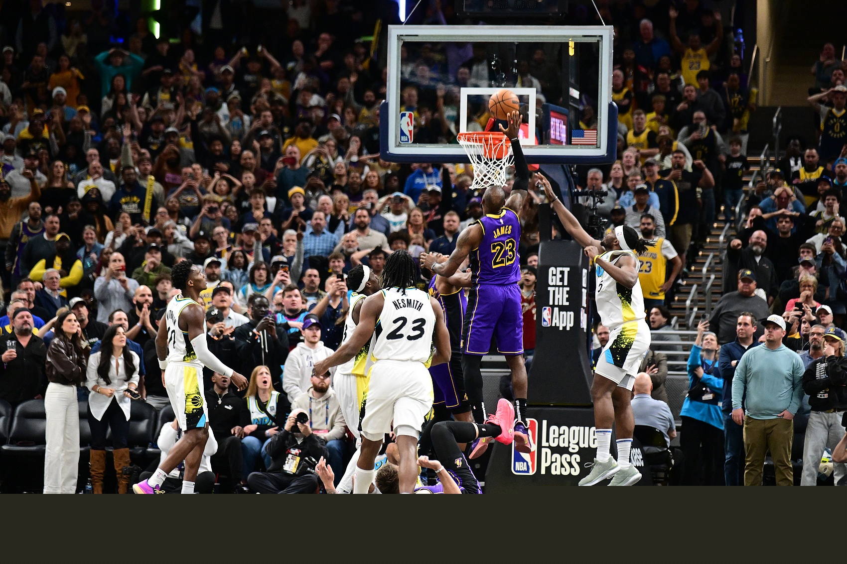 40歲詹姆斯壓哨補籃絕殺 湖人1分險勝步行者