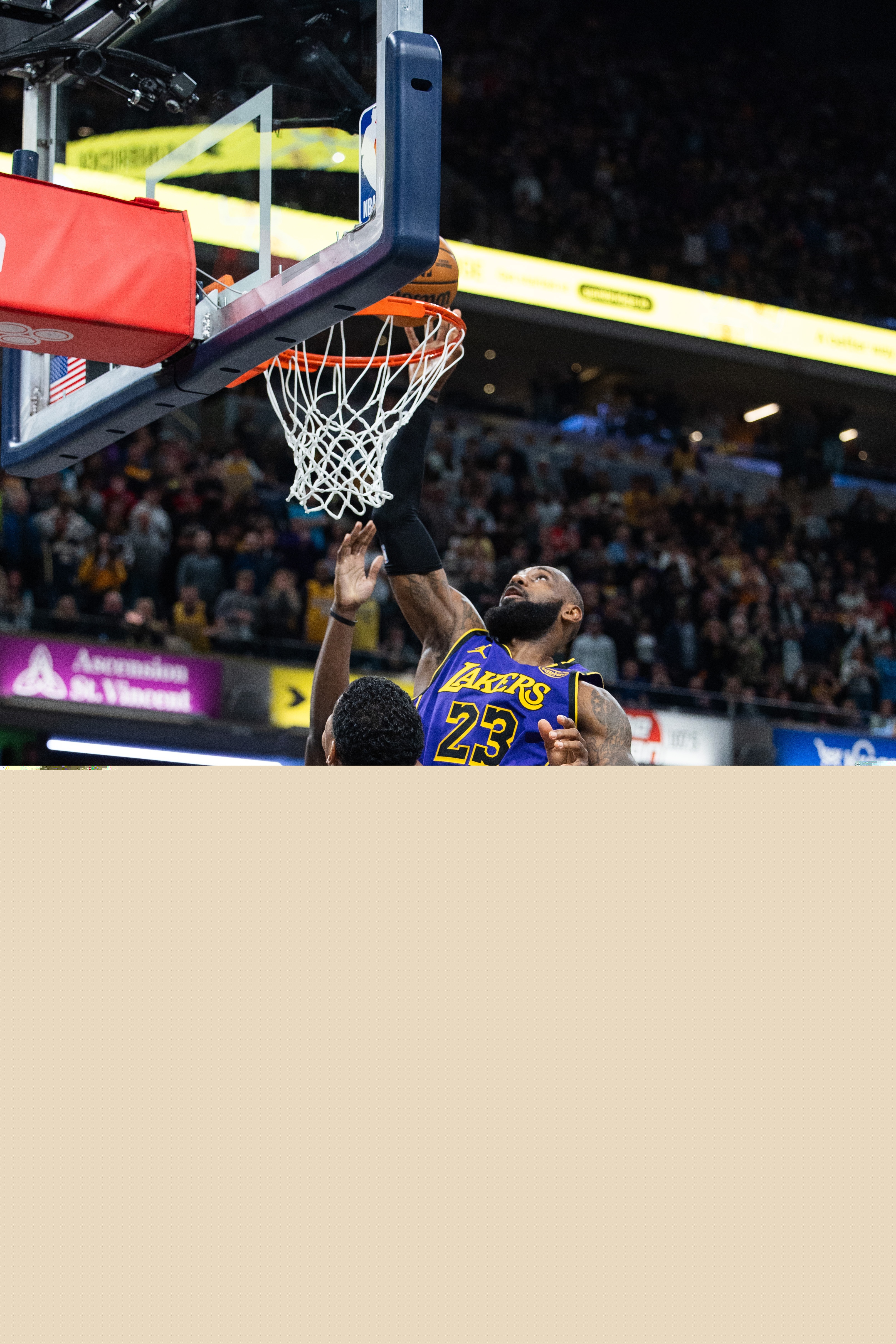 40歲詹姆斯壓哨補(bǔ)籃絕殺 湖人1分險(xiǎn)勝步行者