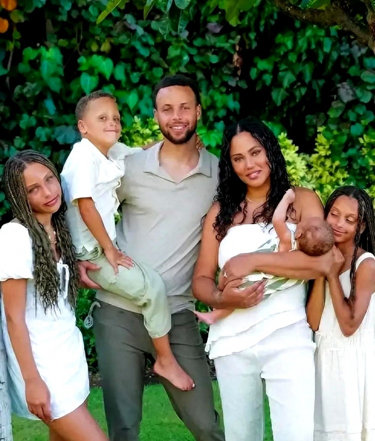 庫里夫婦播客詳談四胎決策 孕期高血壓成關(guān)鍵考量