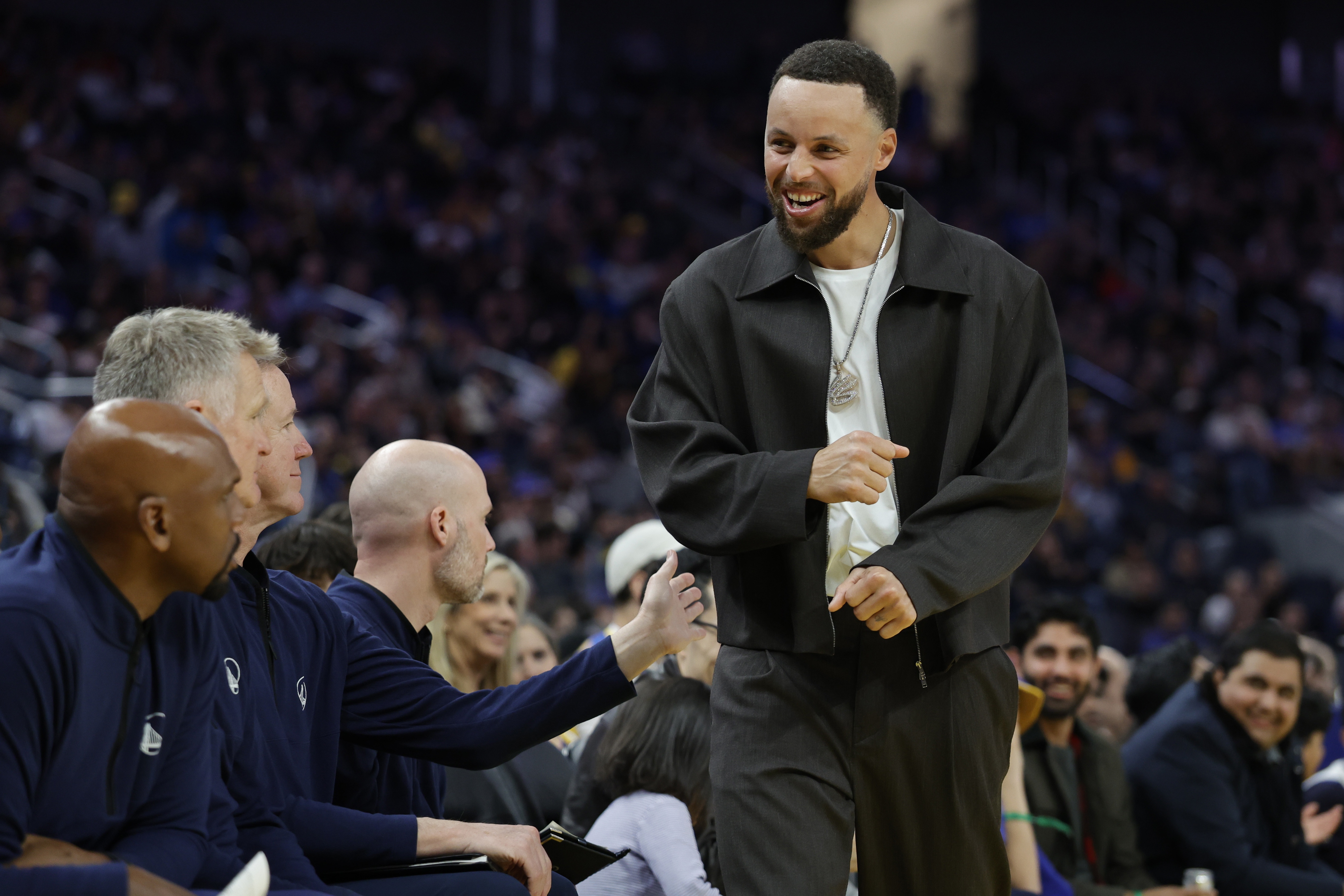 庫里下周復(fù)查膝傷 仍未放棄賽季末復(fù)出可能