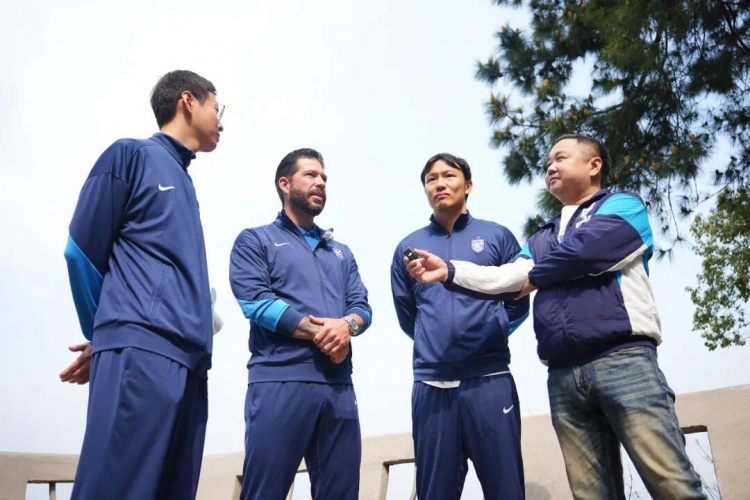 莫拉東湖行感受武漢底蘊(yùn) 與鄧卓翔交流省聯(lián)賽