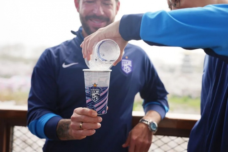 莫拉東湖行感受武漢底蘊(yùn) 與鄧卓翔交流省聯(lián)賽