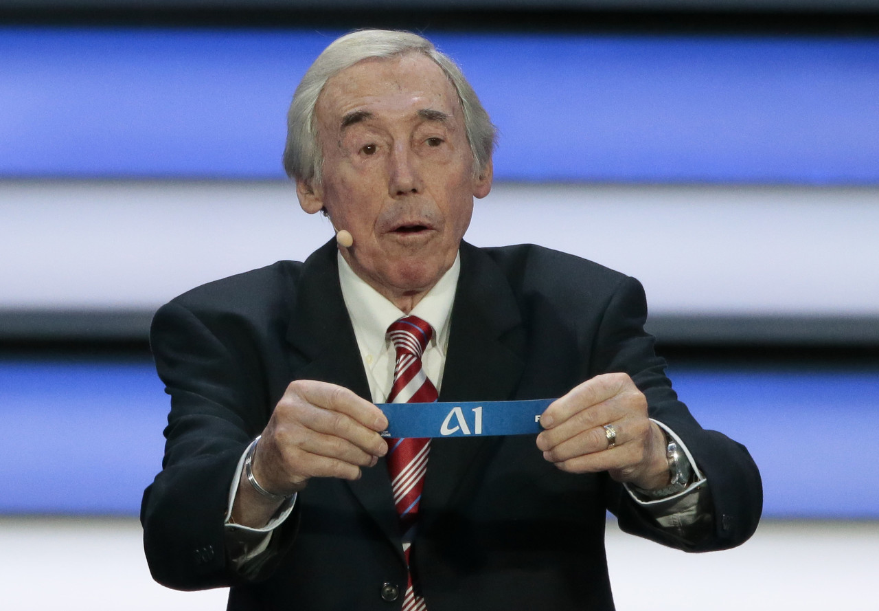 班克斯世紀(jì)撲救戰(zhàn)袍將拍 估價(jià)超貝利決賽球衣