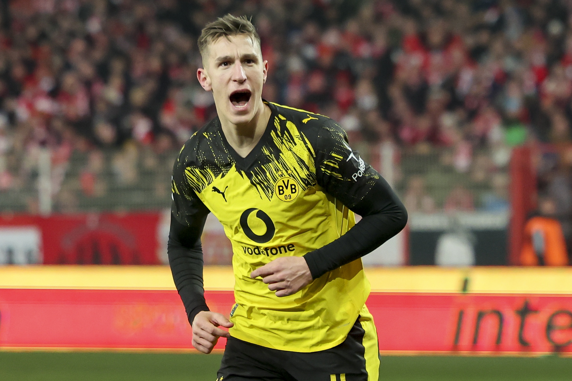 多特鎖定防線基石 施洛特貝克頂薪續(xù)約至2031