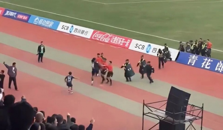 暴力飛踹裁判 球員日火瓦體禁賽范圍擴(kuò)至全國(guó)