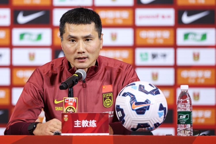 邵佳一執(zhí)教首秀2-0庫拉索 賽前動(dòng)員沿用米盧名言態(tài)度決定一切