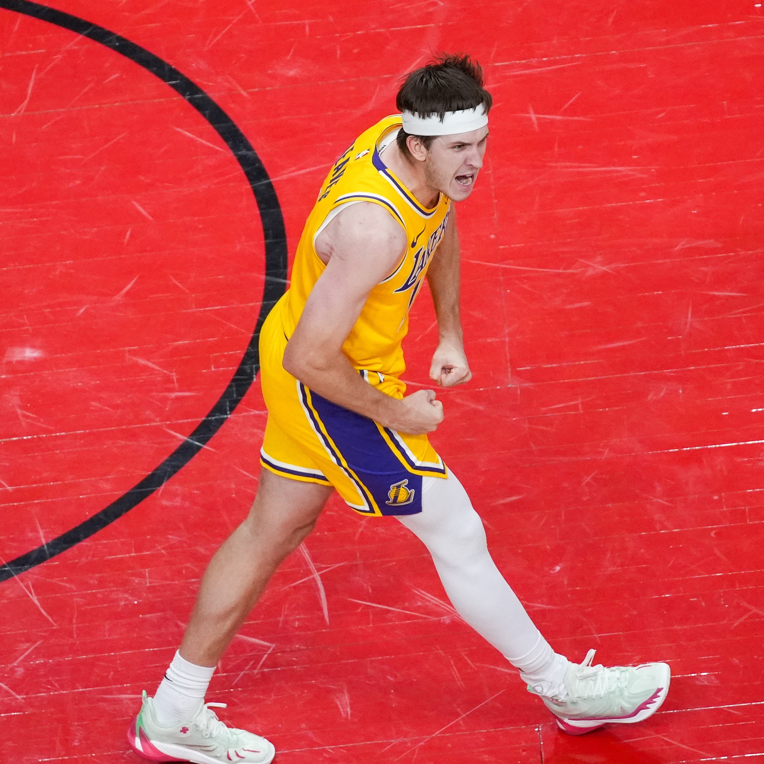 湖人休賽期唯一補(bǔ)強(qiáng)窗口 里夫斯合同成關(guān)鍵杠桿 詹姆斯940萬(wàn)或離隊(duì)