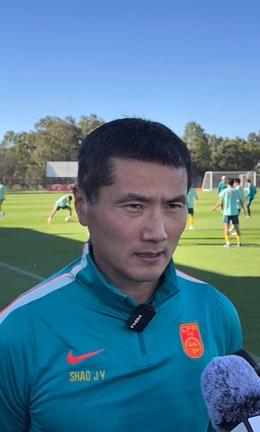 邵佳一直面喀麥隆實(shí)力差距 強(qiáng)調(diào)整體應(yīng)對(duì)與戰(zhàn)術(shù)切換