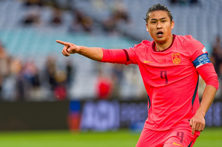 張玉寧四場(chǎng)四球狀態(tài)正盛 國(guó)足戰(zhàn)喀麥隆鋒線倚仗