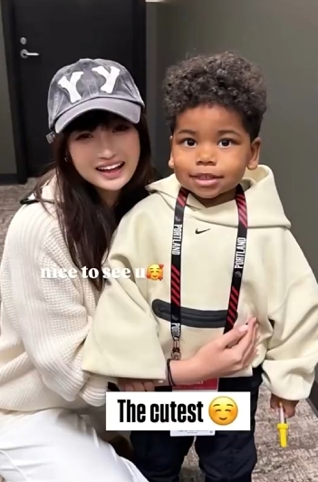 楊瀚森女友場(chǎng)邊互動(dòng)引關(guān)注 韓喬生評(píng)其NBA情商