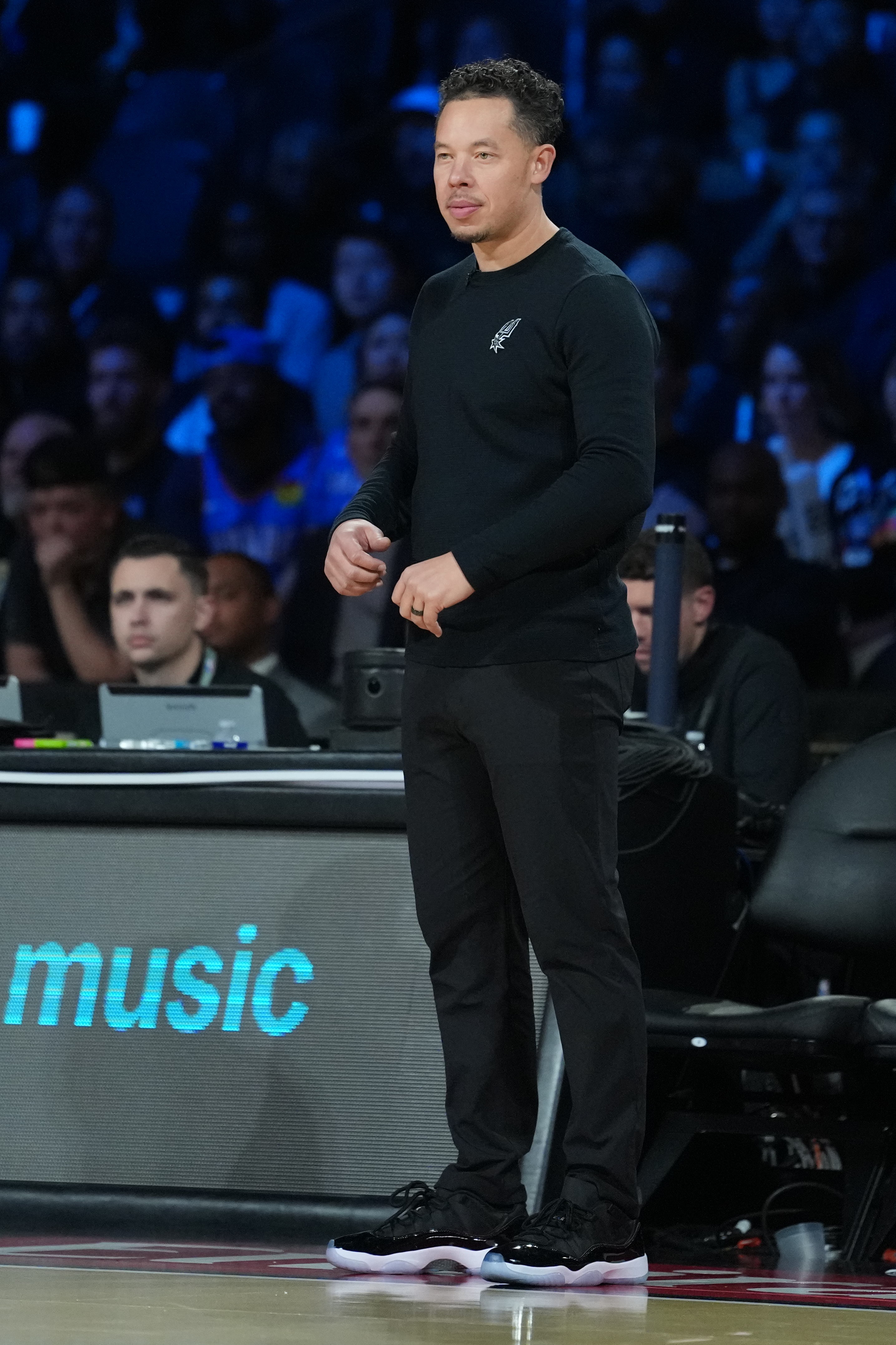 馬刺主場(chǎng)輕取公牛 輪換階段松懈引波波維奇不滿