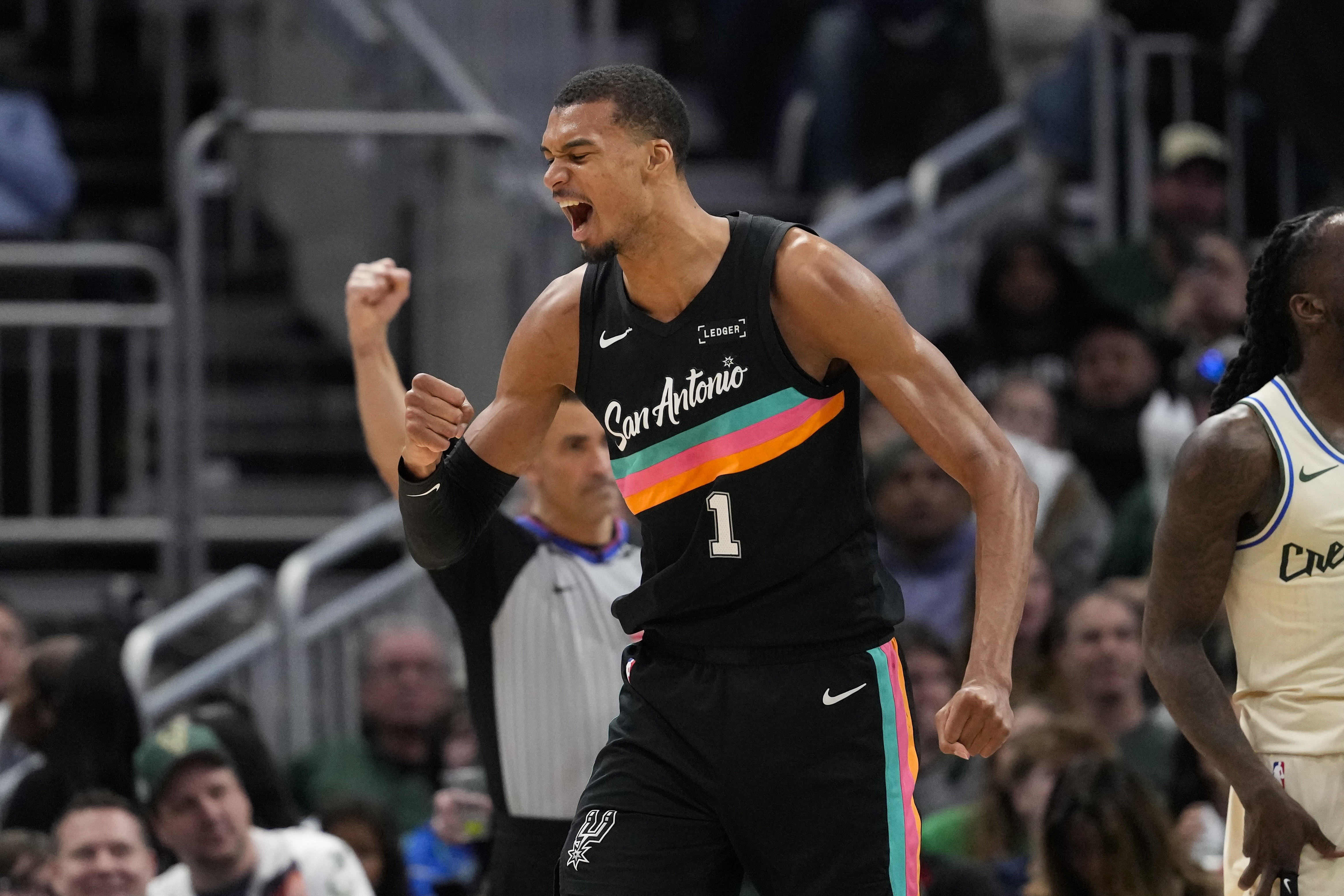 TA專家團(tuán)MVP模擬投票 SGA整體表現(xiàn)獲首推 東契奇微弱優(yōu)勢(shì)領(lǐng)先布朗