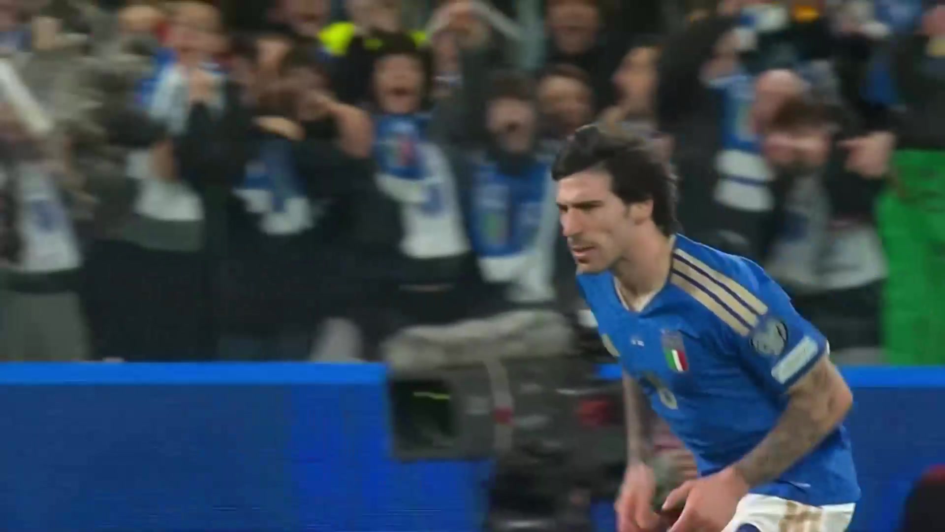 一劍破盾！托納利精彩凌空斬破門！意大利圍攻終于打破僵局！