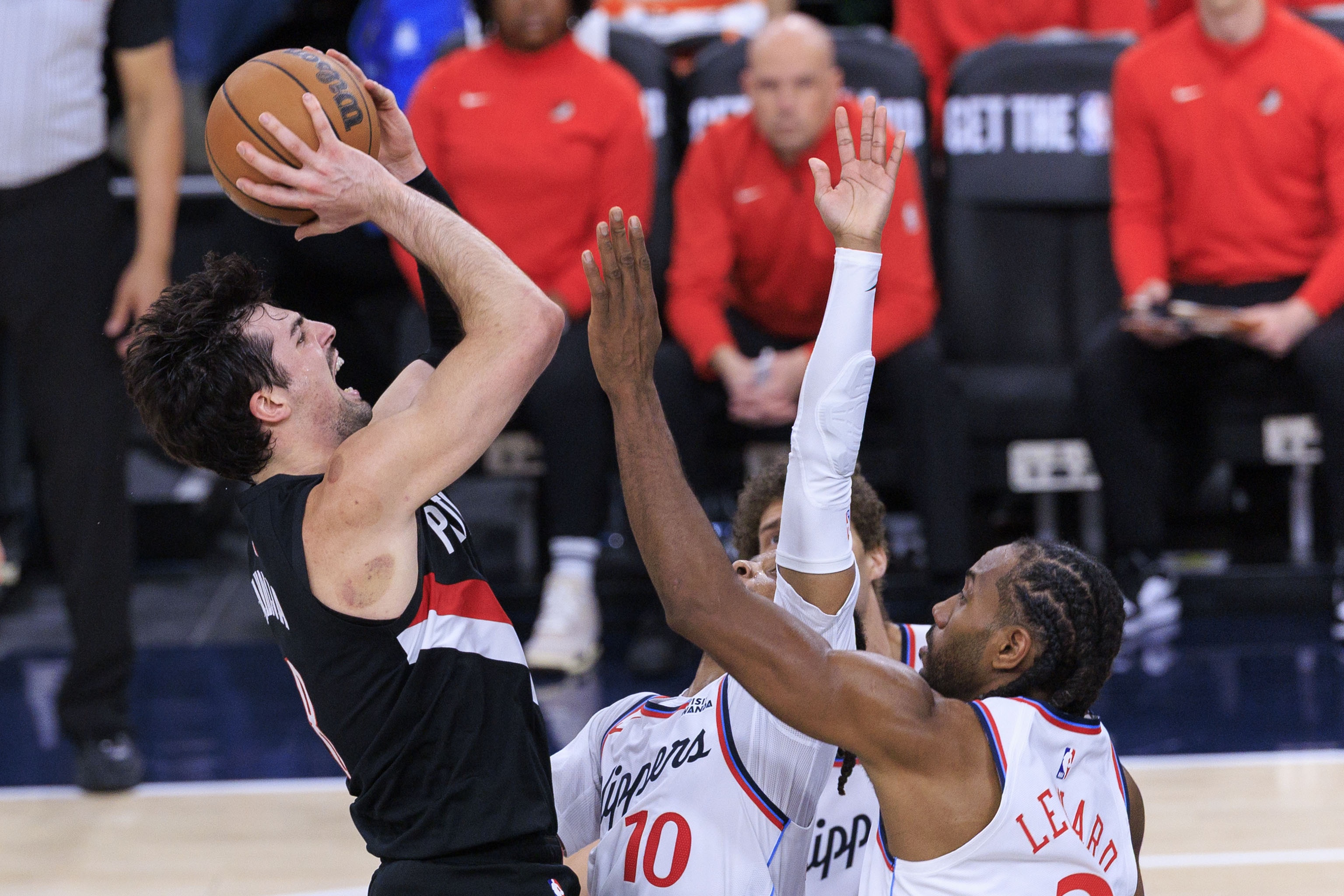 開拓者客場(chǎng)力克快船 西部第八卡位戰(zhàn)懸念陡增