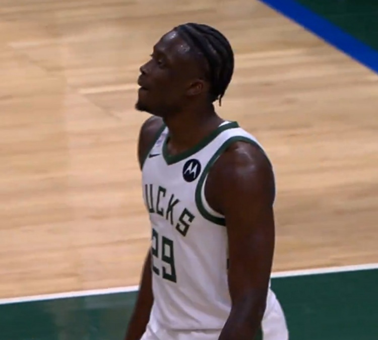 字母弟雄鹿首秀獲3分 字母哥自曝緊張到手心出汗