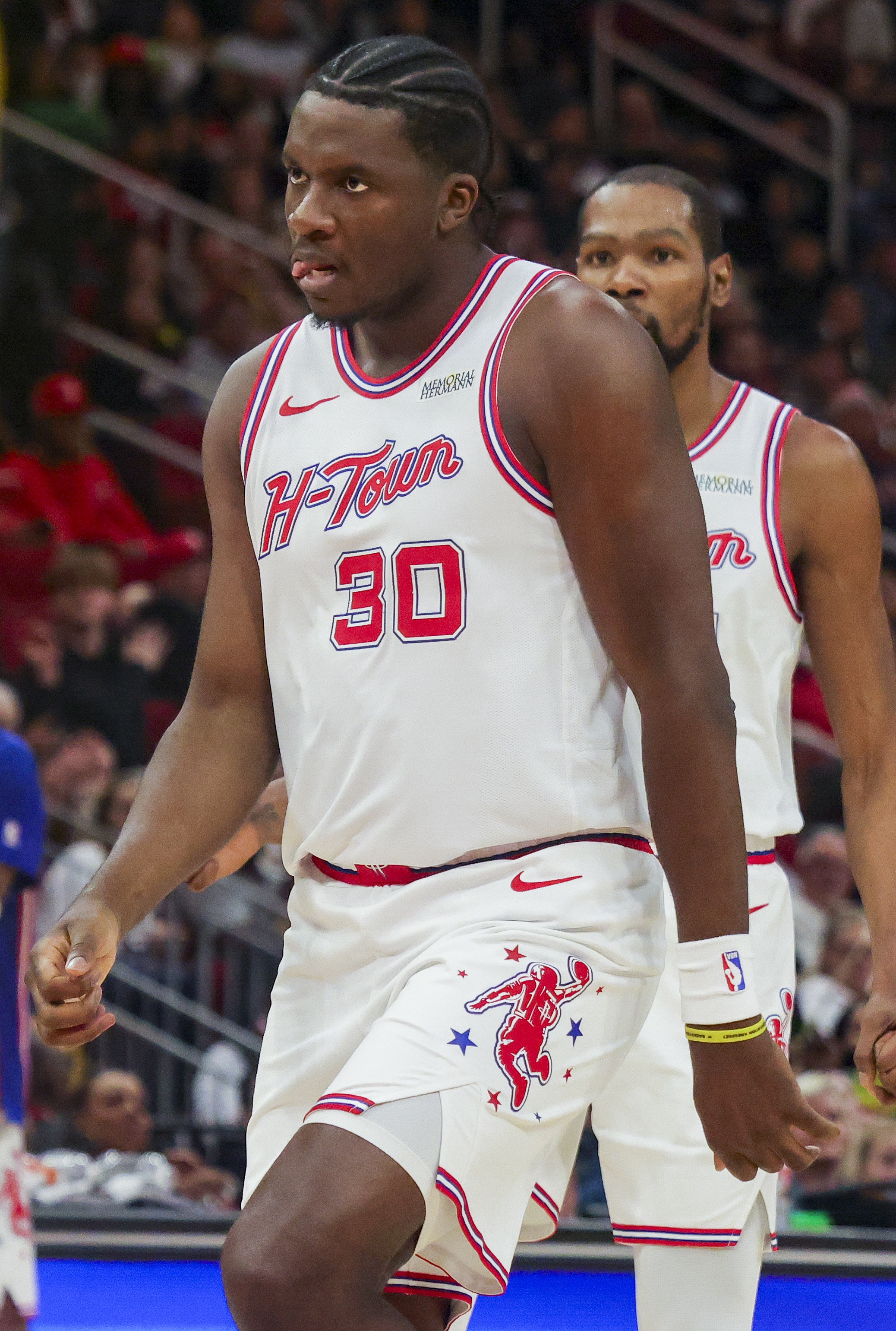 火箭半場僅3失誤壓制雄鹿 杜蘭特卡佩拉各占其一