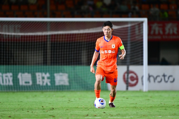 泰山戰(zhàn)大連賽前發(fā)布會 宿茂臻攜小將史松宸出席