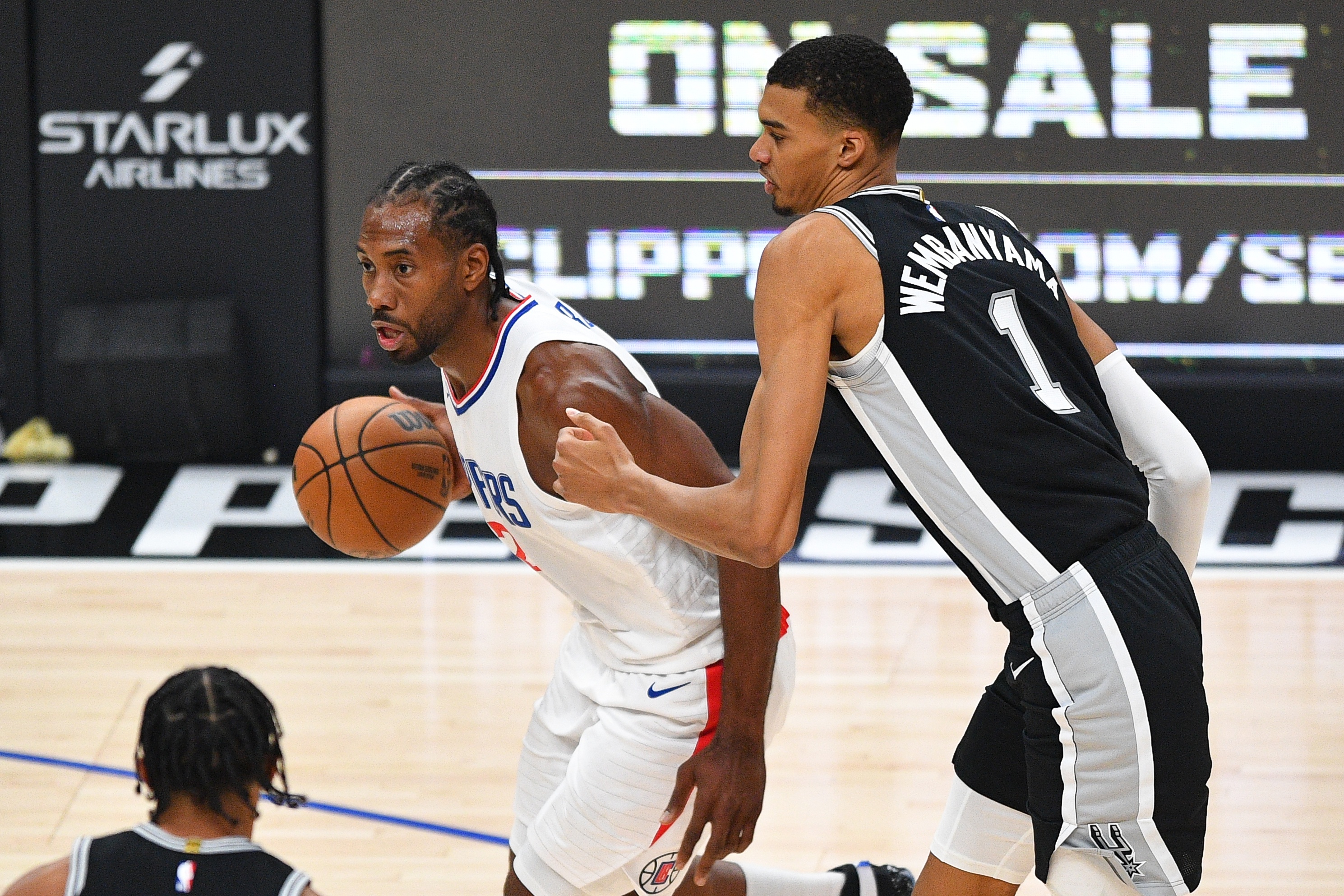 兩代馬刺核心五度交鋒 倫納德數(shù)據(jù)戰(zhàn)績全面占優(yōu)