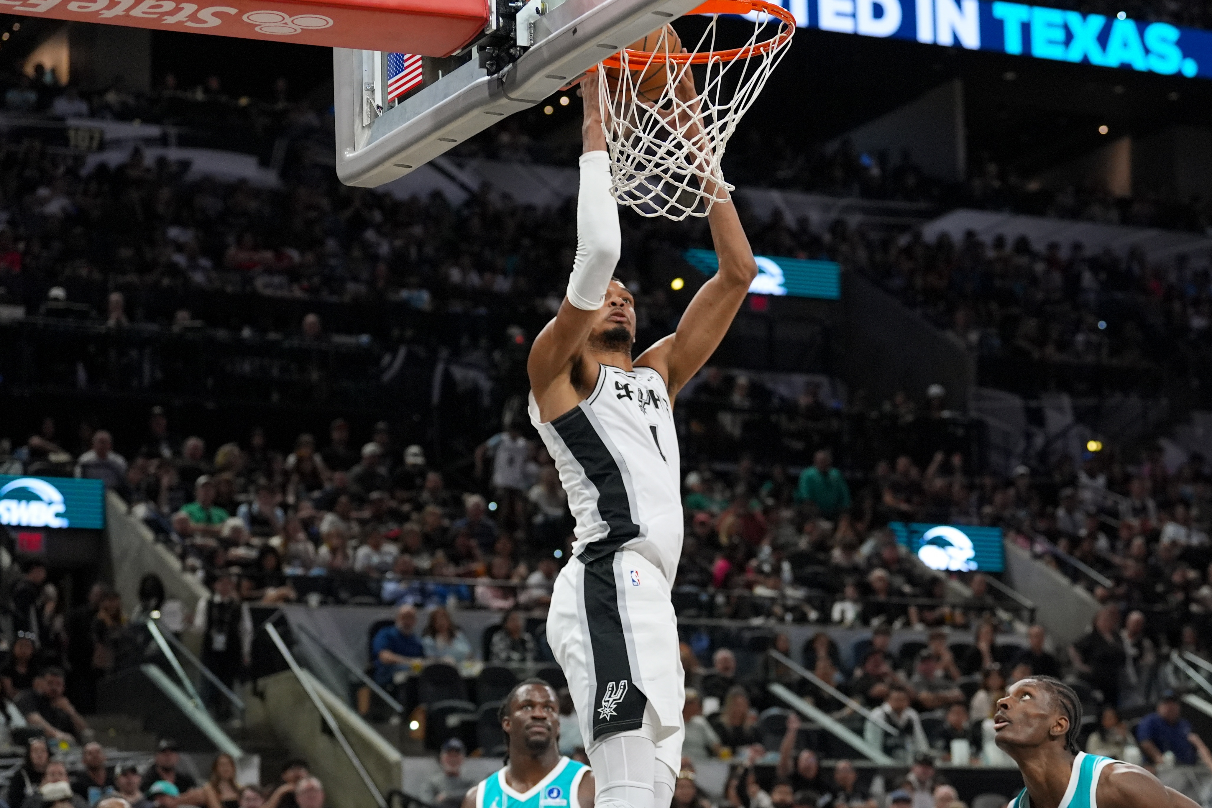 文班亞馬41分18板0失誤 賽后反思提升需兼顧全局