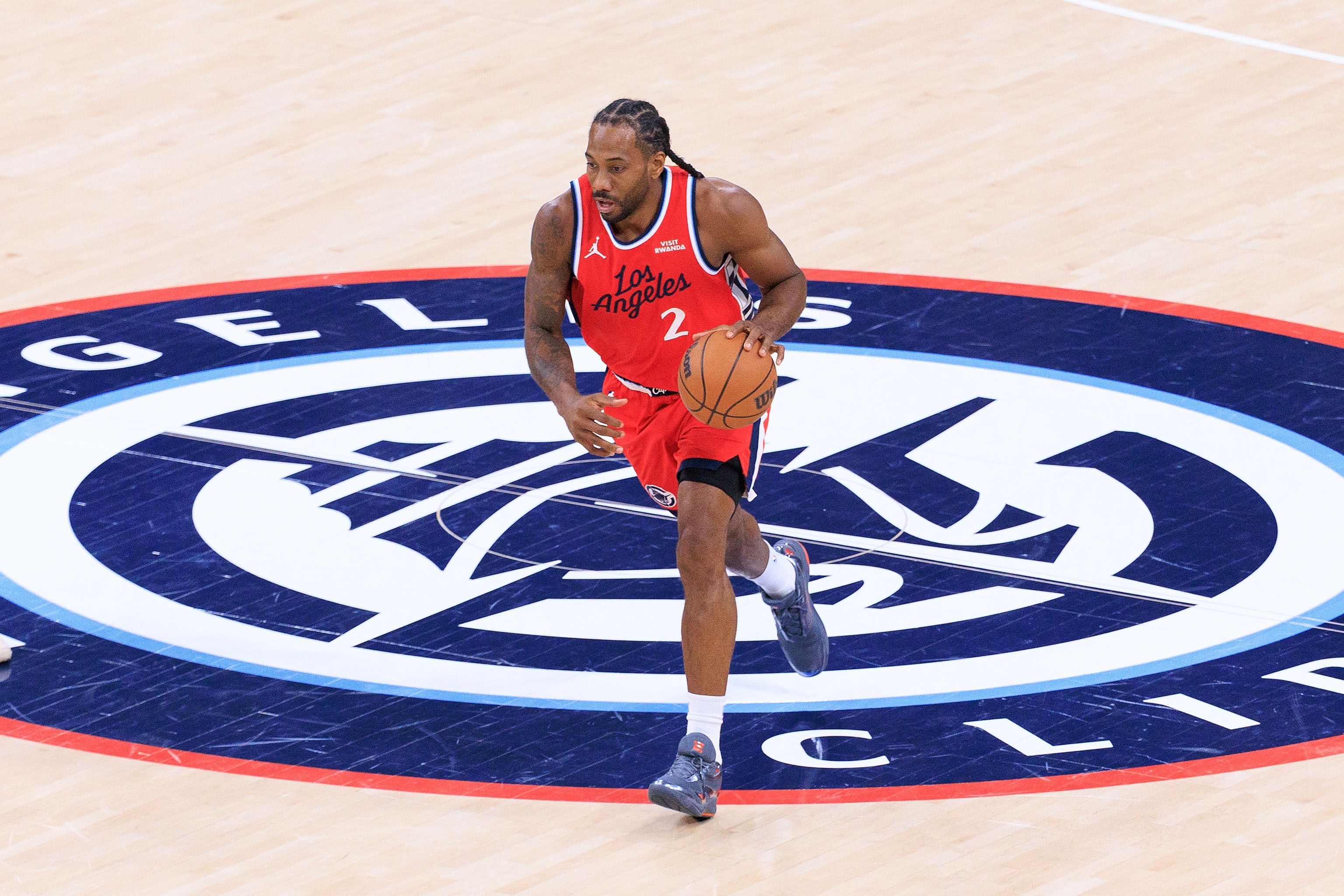 65場(chǎng)規(guī)則再成焦點(diǎn) 愛(ài)德華茲因場(chǎng)次無(wú)緣最佳陣 約基奇?zhèn)惣{德坎寧安亦處懸崖邊緣