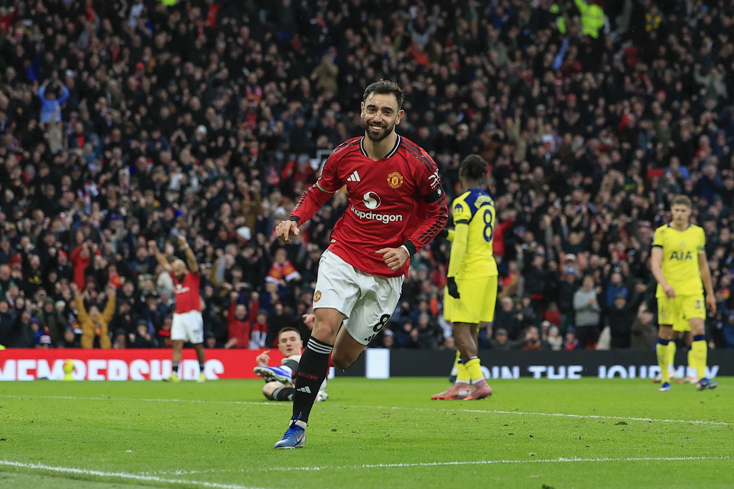 B費直面曼聯(lián)隊長壓力 強調(diào)重返歐冠為賽季首要目標