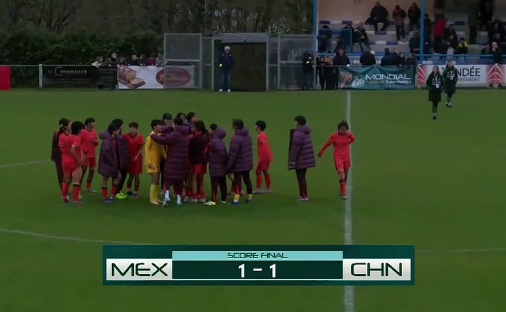 十人作戰(zhàn)守住平局 U16女足小組賽不敗收官