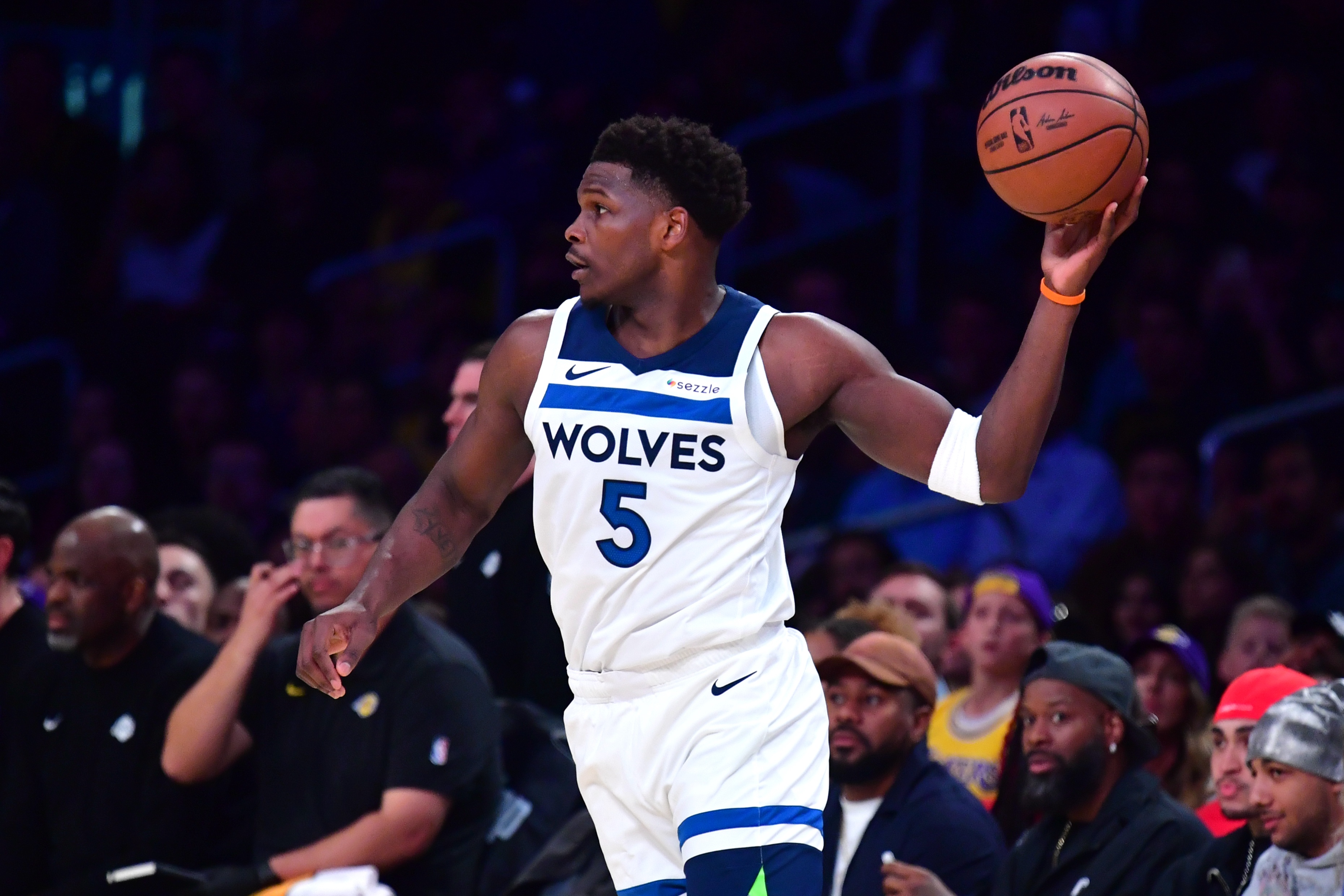 愛德華茲膝傷無礙可出戰(zhàn)76人 場(chǎng)均29.3分核心回歸