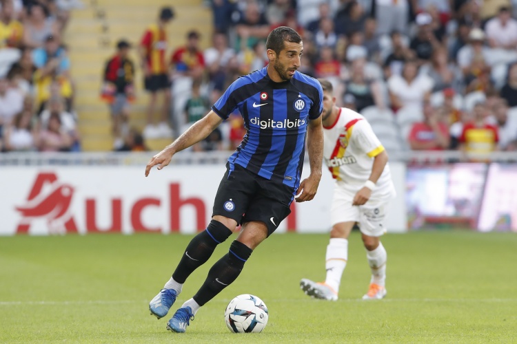 國(guó)米賽前訓(xùn)練觀察:姆希塔良復(fù)出合練 勞塔羅恰20可首發(fā) 國(guó)米賽前訓(xùn)練觀察:姆希塔良復(fù)出合練 勞塔羅恰20可首發(fā)