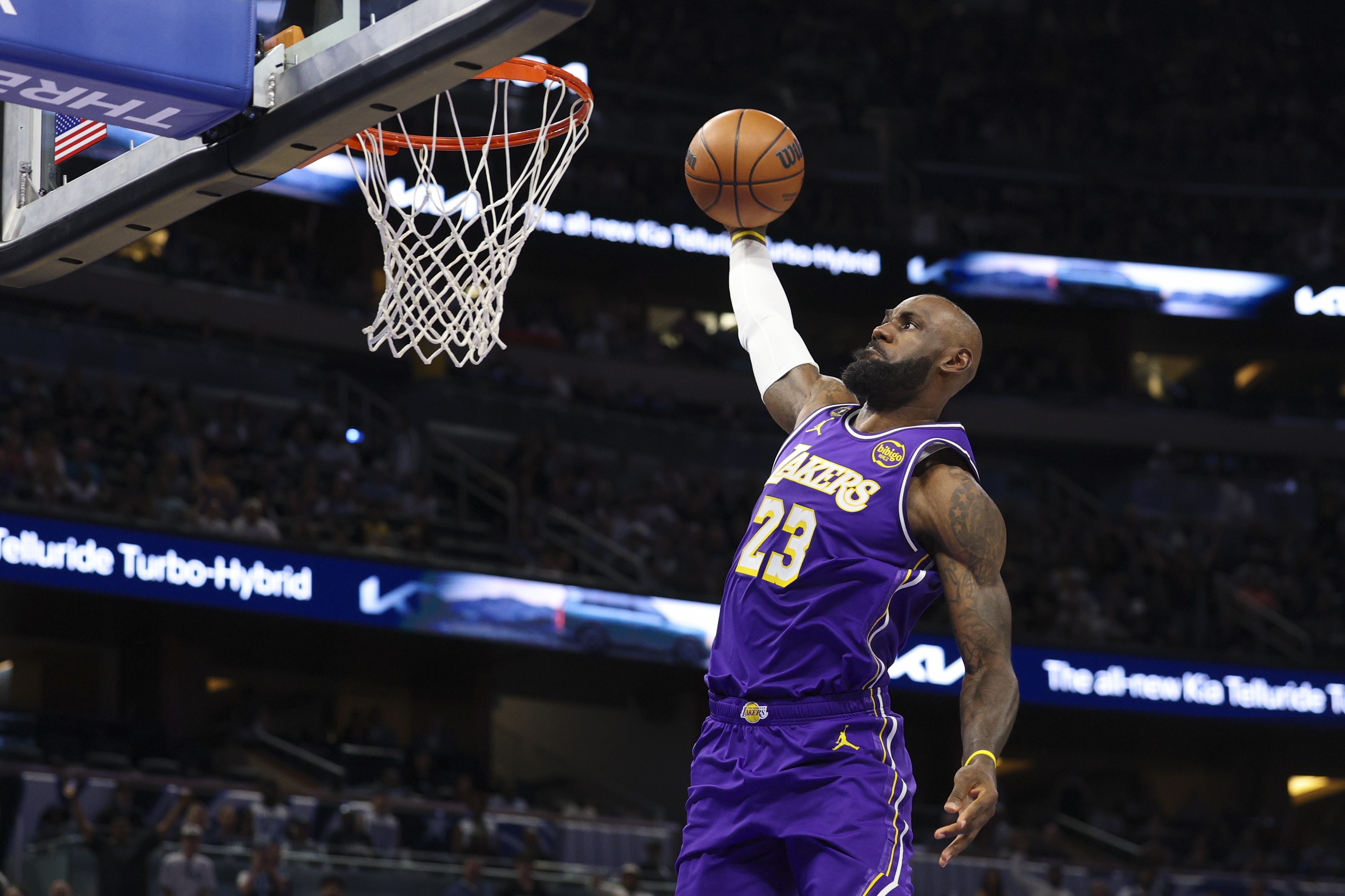 詹姆斯高出手樣本解析 場(chǎng)均28+7+8背后效率穩(wěn)定