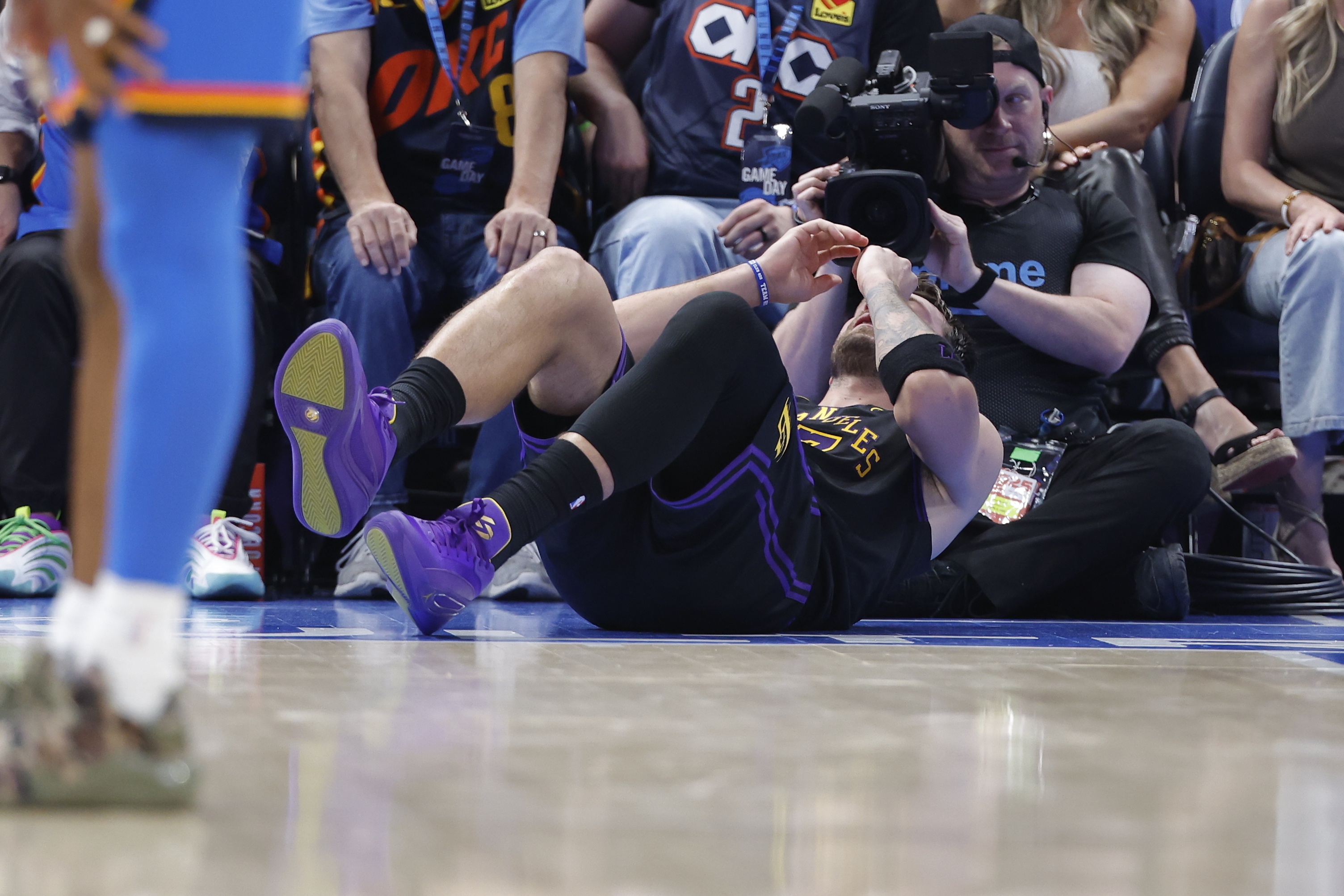 東契奇左腿筋二級(jí)拉傷常規(guī)賽報(bào)銷 湖人季后賽前景蒙上陰影