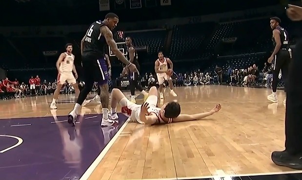 楊瀚森自曝沖突細(xì)節(jié) 垃圾話誘騙對手技犯 楊瀚森自曝沖突細(xì)節(jié) 垃圾話誘騙對手技犯