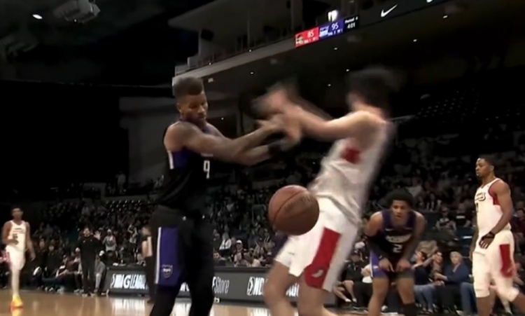 楊瀚森發(fā)展聯(lián)盟連遭報(bào)復(fù)性犯規(guī) 季孟年解析亞裔球員處境