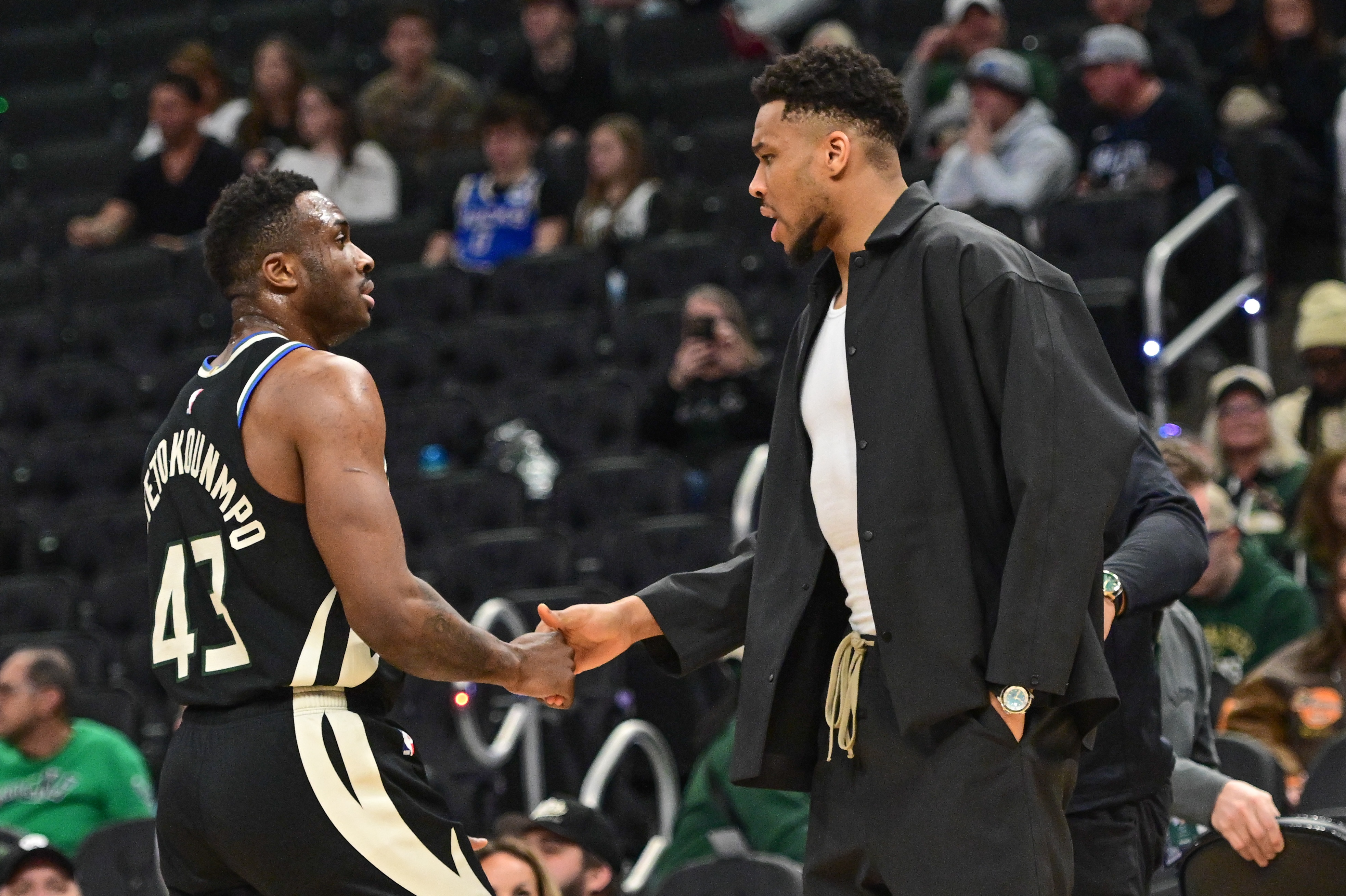 雄鹿慘敗綠軍 字母兄弟垃圾時(shí)間登場(chǎng)合計(jì)3中0