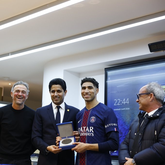 阿什拉夫巴黎200場(chǎng)里程碑 獲俱樂(lè)部頒發(fā)紀(jì)念獎(jiǎng)?wù)? title=