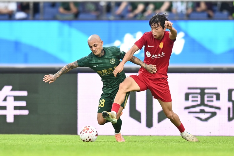 李鎮(zhèn)全全場鎖死米特里策 浙江外援心態(tài)失衡染紅離場