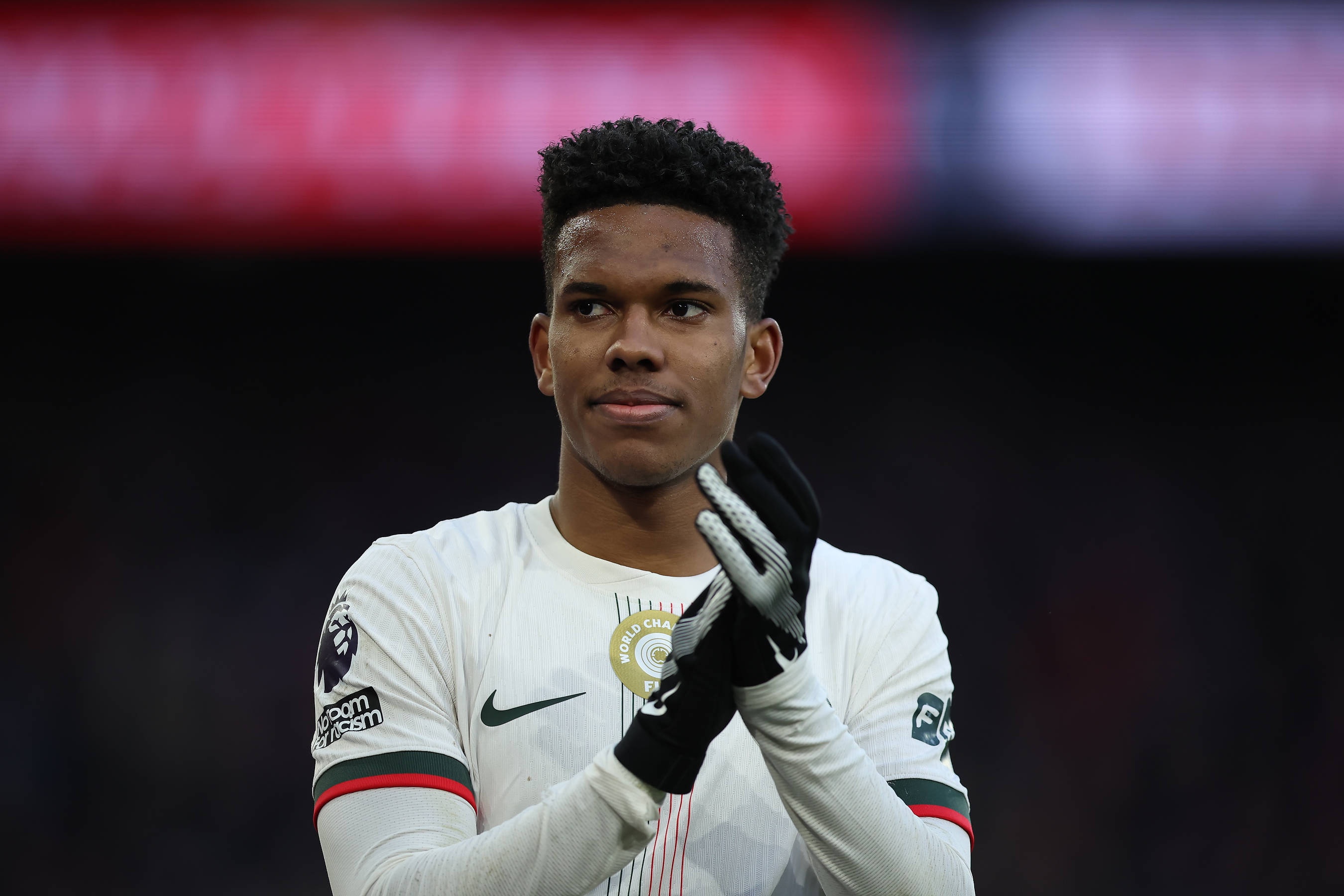 埃斯特旺8球創(chuàng)藍(lán)軍英超時(shí)代U18紀(jì)錄 足總杯傳射助球隊(duì)七球大勝