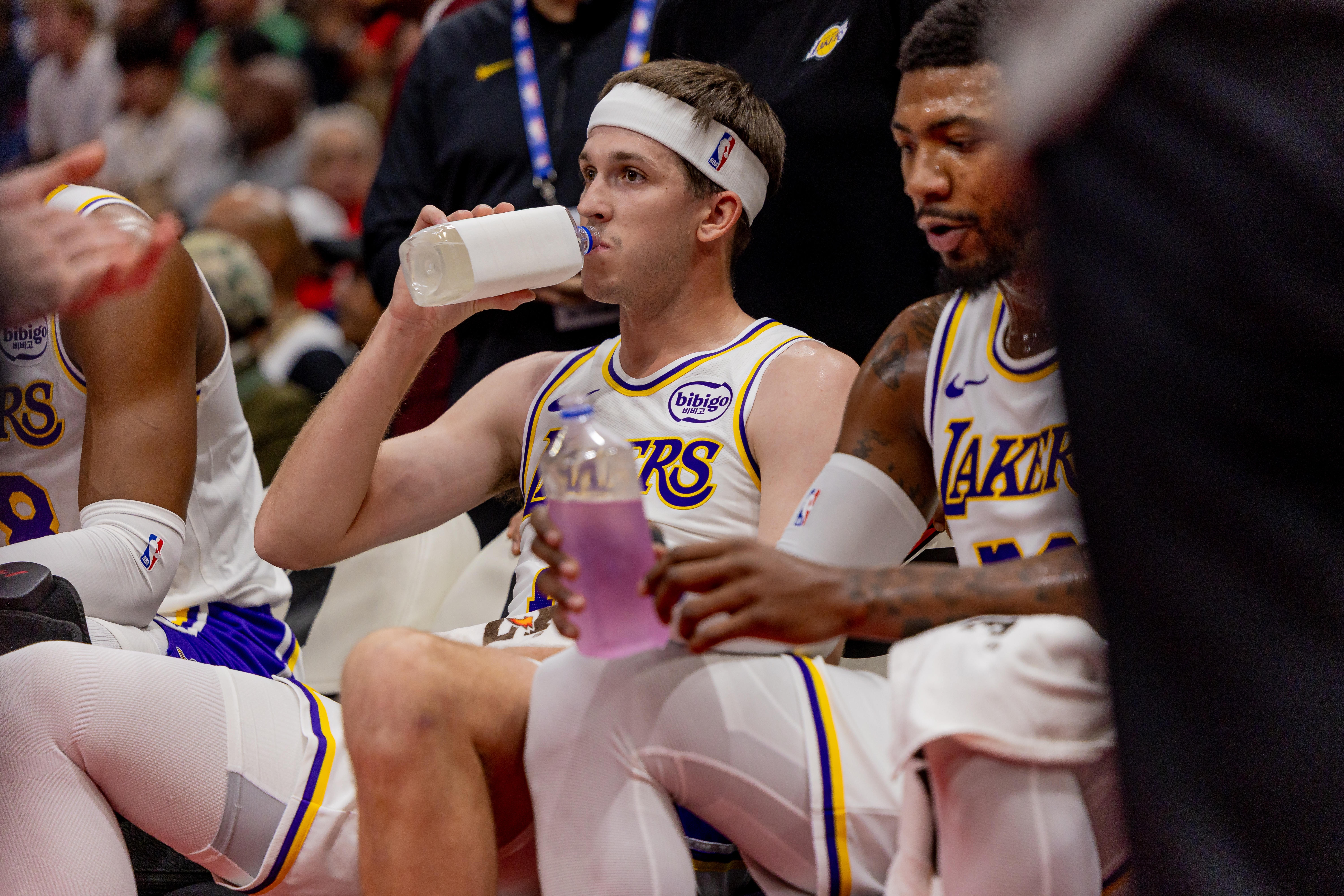 東契奇赴歐接受再生療法治療腿筋 湖人季后賽前景蒙上陰影 東契奇赴歐接受再生療法治療腿筋 湖人季后賽前景蒙上陰影