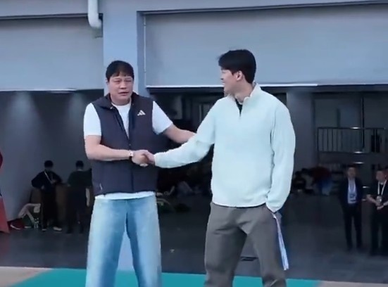 吳越杯揭幕戰(zhàn)嘉興主場迎戰(zhàn)衢州 范志毅汪順場邊同框