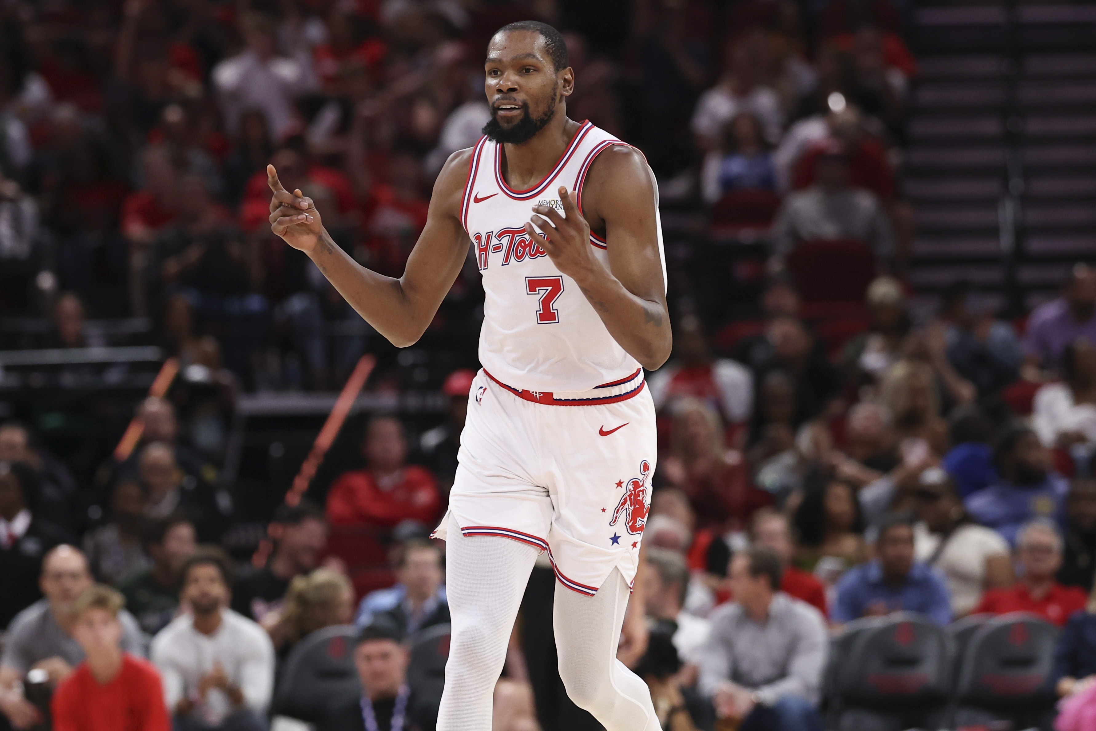 庫里復(fù)出末節(jié)逆轉(zhuǎn) 火箭1分險(xiǎn)勝勇士