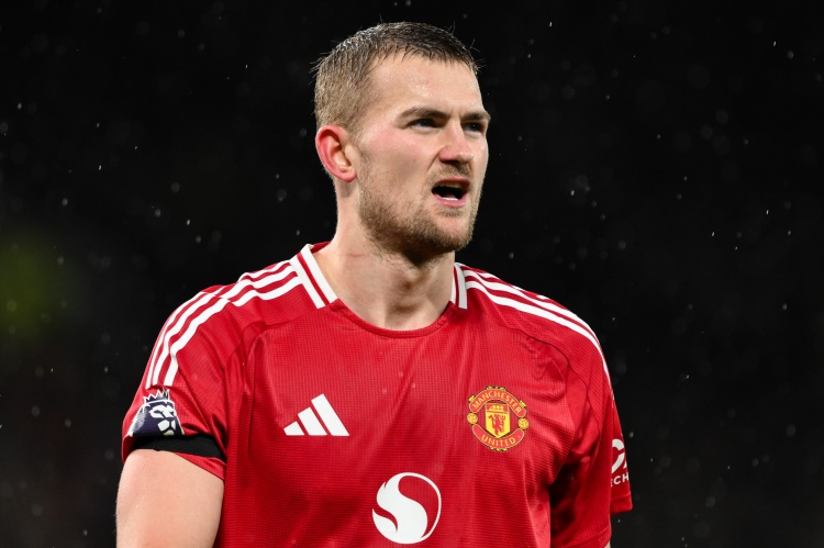 曼聯(lián)訓(xùn)練陣容更新 德里赫特缺席達(dá)洛特因病缺勤