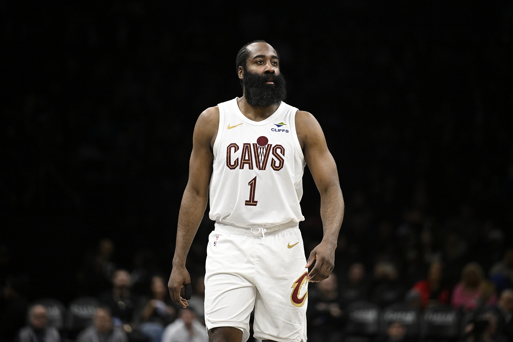 阿特金森：哈登場上執(zhí)教溝通 隊友迅速適應(yīng)其末節(jié)持球風(fēng)格