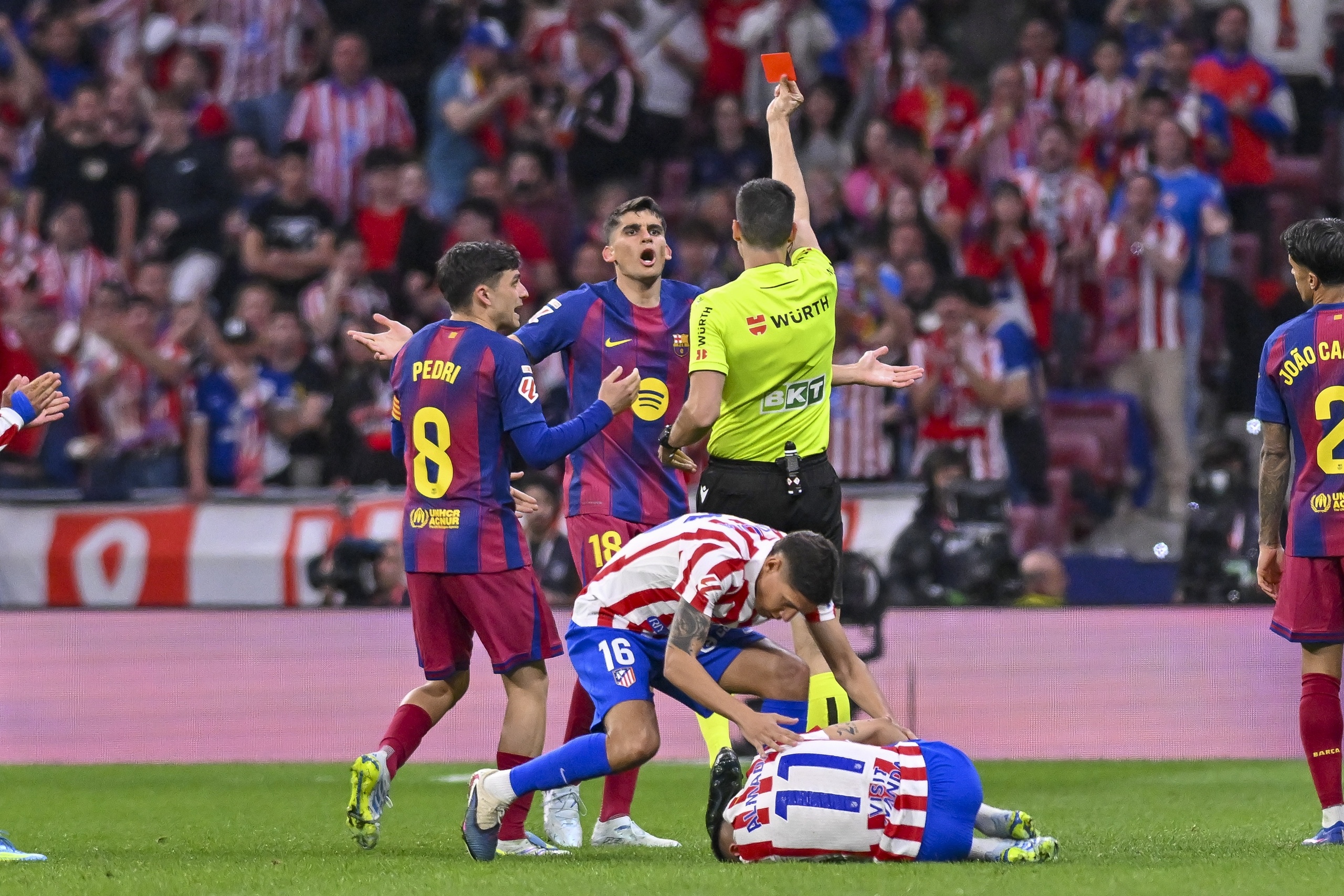 皇馬TV炮轟VAR雙重標準 數(shù)據(jù)揭示巴薩獲利皇馬受損