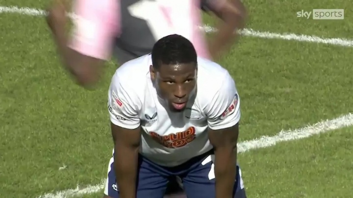 英冠補(bǔ)時驚現(xiàn)詭異烏龍 普雷斯頓后衛(wèi)解圍踢呲自毀好局