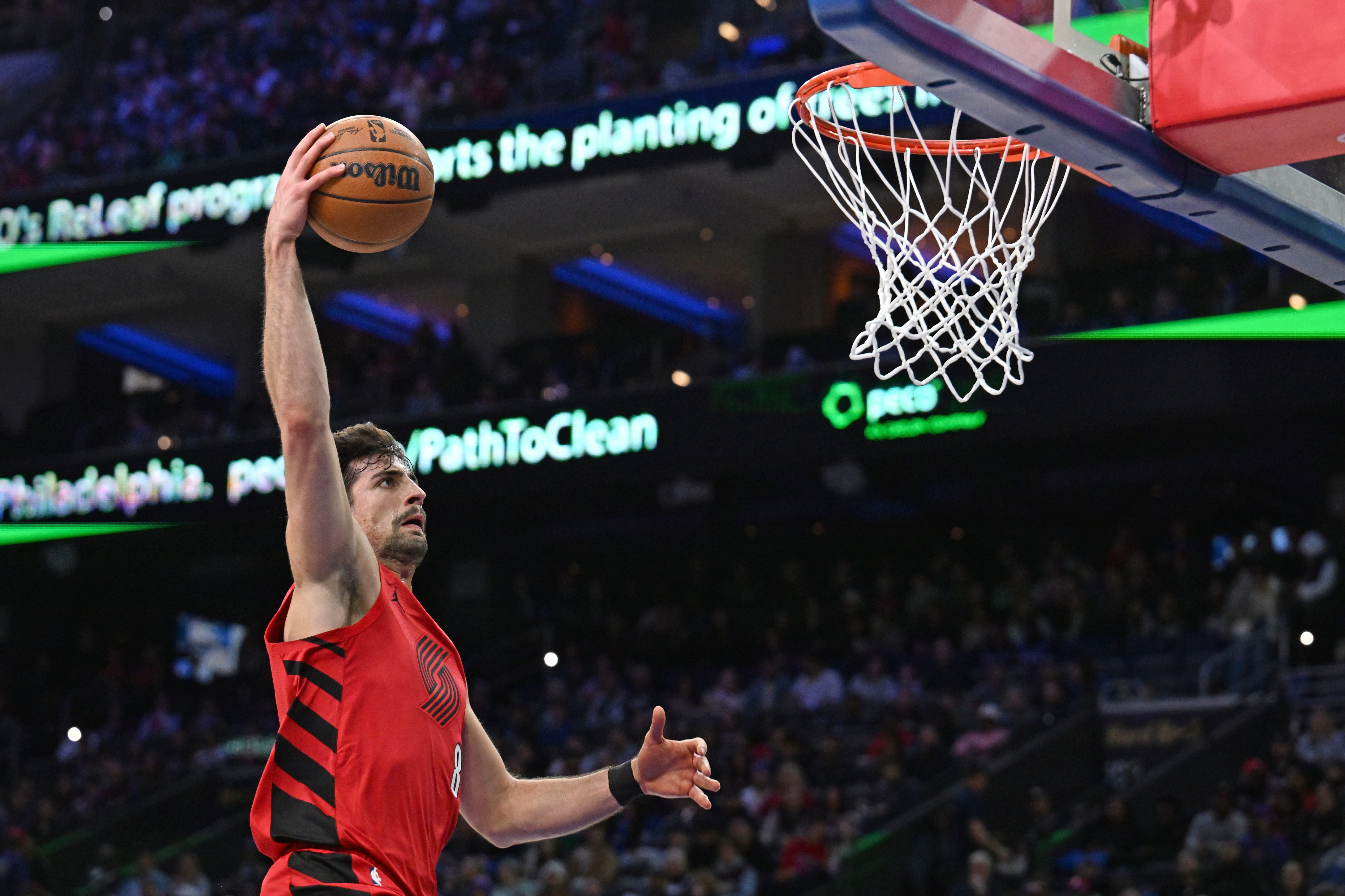 阿夫迪亞半場6中1取10分 罰球8中8撐起進(jìn)攻 阿夫迪亞半場6中1取10分 罰球8中8撐起進(jìn)攻