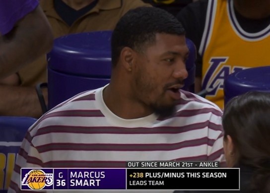 斯瑪特總凈勝分+238領(lǐng)跑湖人 對陣?yán)做D(zhuǎn)播方展示關(guān)鍵數(shù)據(jù)