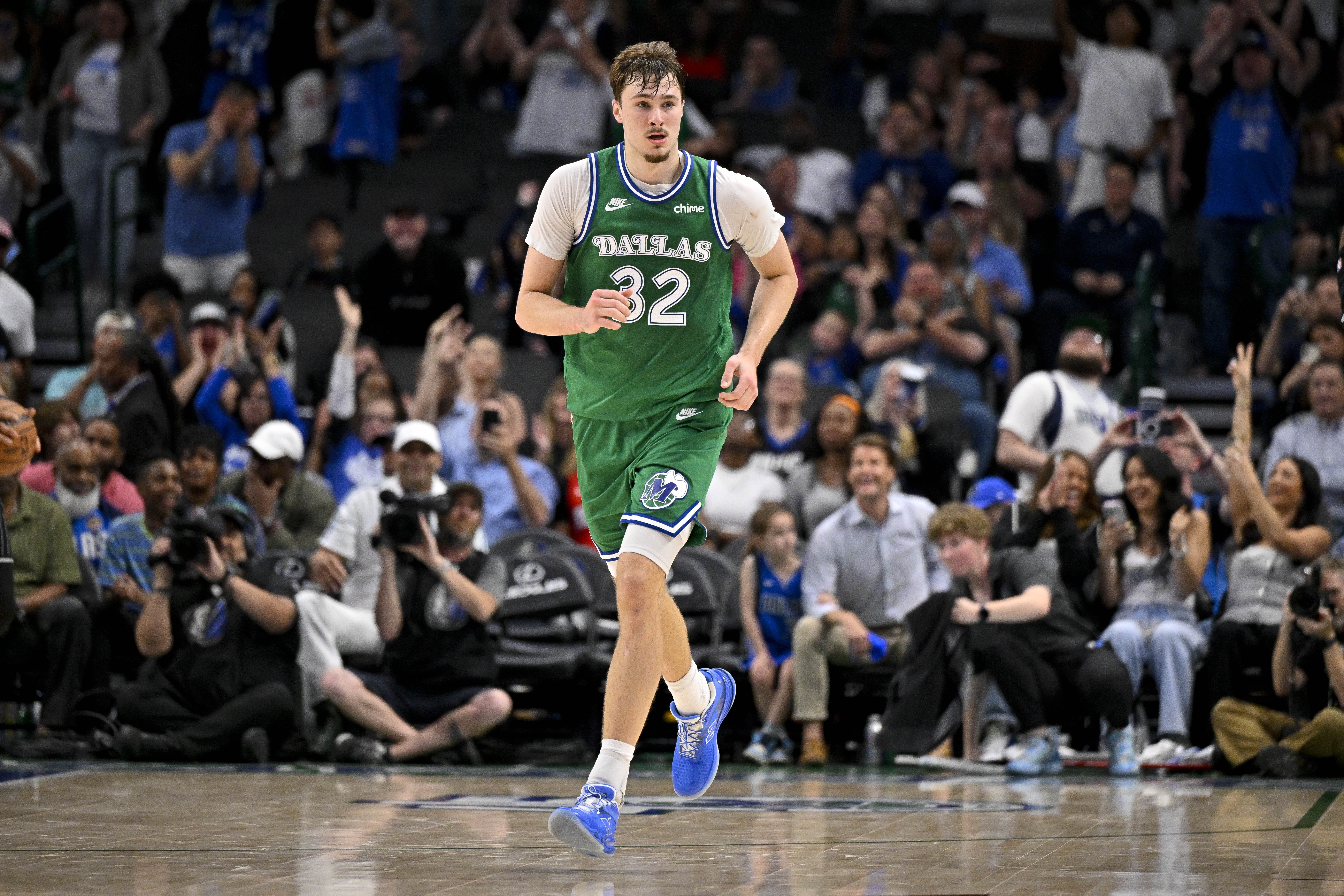 常規(guī)賽收官戰(zhàn)報：湖人輕取太陽鎖定第三 火箭八連勝緊追掘金